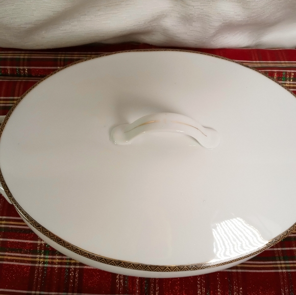 Vintage TK Thun Czechoslovakia Oval Covered Vegetable Dish - Pattern Gold Black - Picture 3 of 12